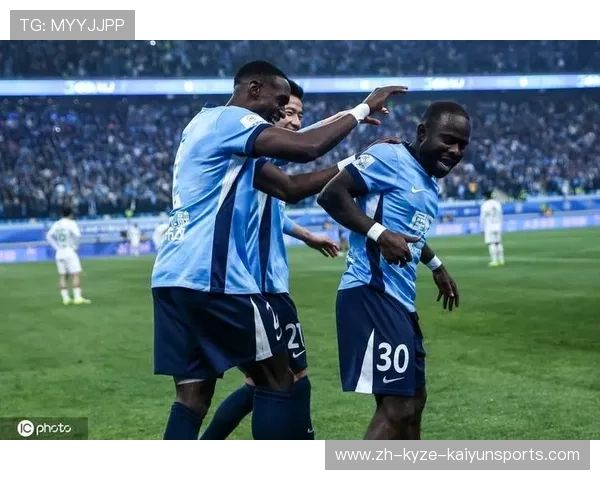 大连英博主场3-0轻取浙江队阿奇姆彭毛伟杰破门锁定胜局